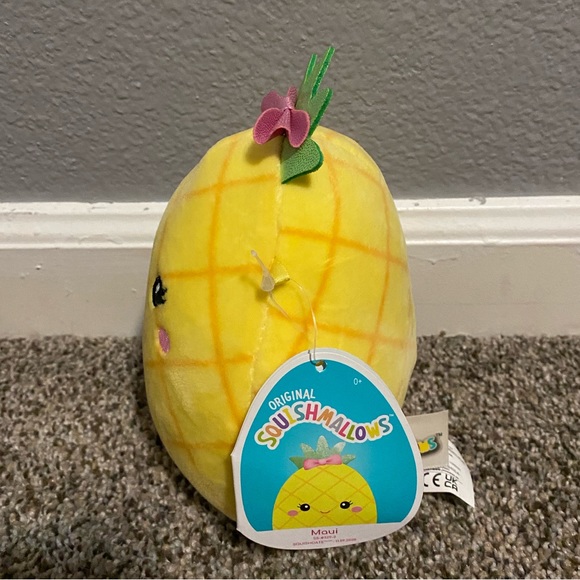 4 inch Maui pineapple squishmellow - Picture 4 of 4